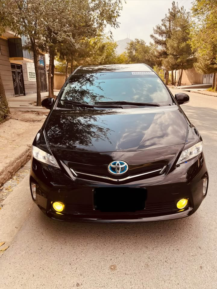 Toyota Prius V 2012