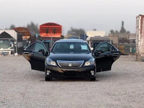 Toyota Crown 2011
