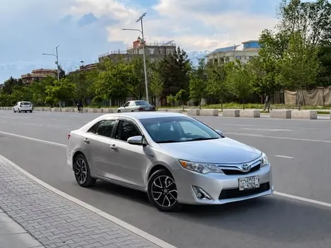 Toyota Camry Hybrid 2012