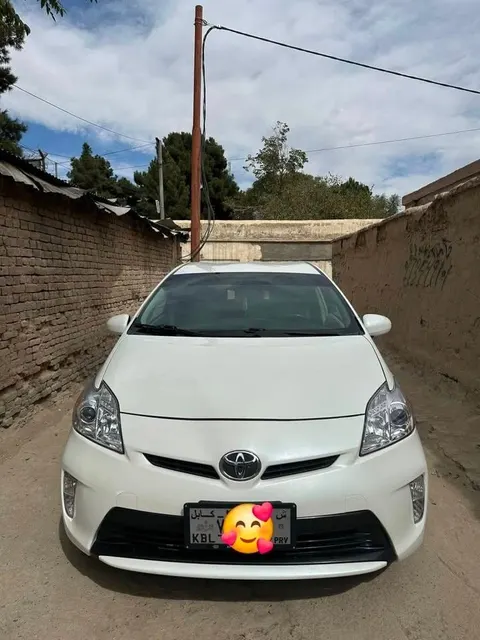 Toyota Prius 2015, White Pearl, American