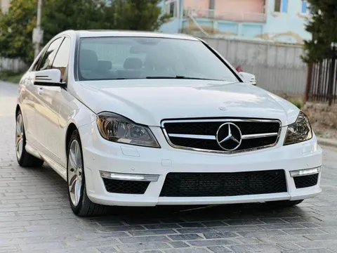 Mercedes-Benz C250 2014 Pearl White