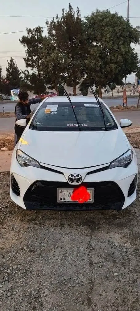 Toyota Corolla 2015 white, mileage 72k