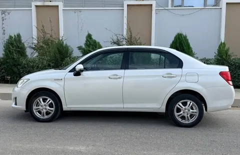 Toyota Corolla Axio G 2014 Hybrid