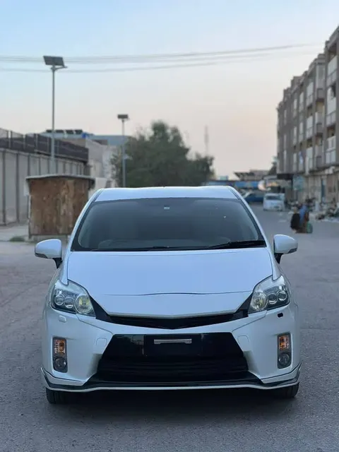 Toyota Prius Alpha 2012
