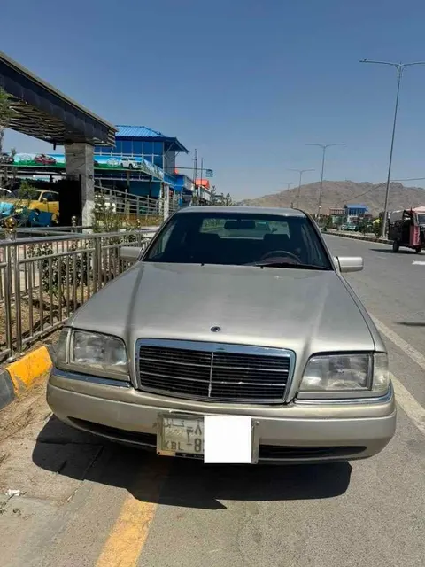 Mercedes-Benz 1994, 4-cylinder, engine and gearbox in good condition