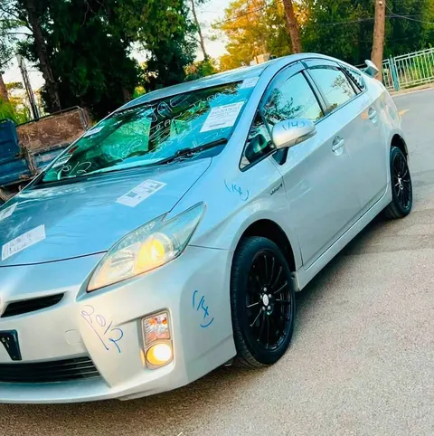 Toyota Prius 2012 Hybrid, Full Options, Silver