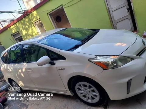 Toyota Prius V 2014 Hybrid - Pearl White