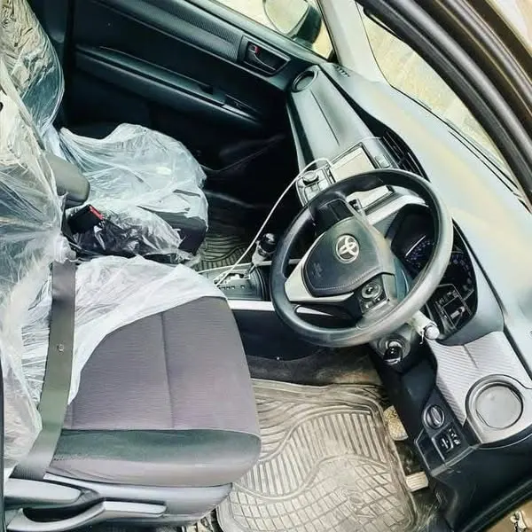 Toyota Corolla Axio 2014 (4)
