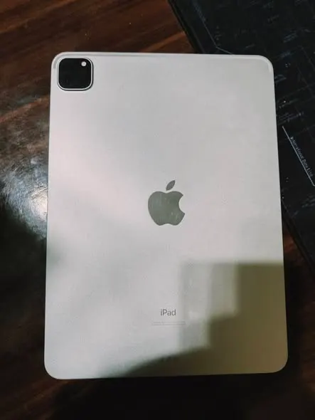 I Pad Pro 128 GB For Sale (1)