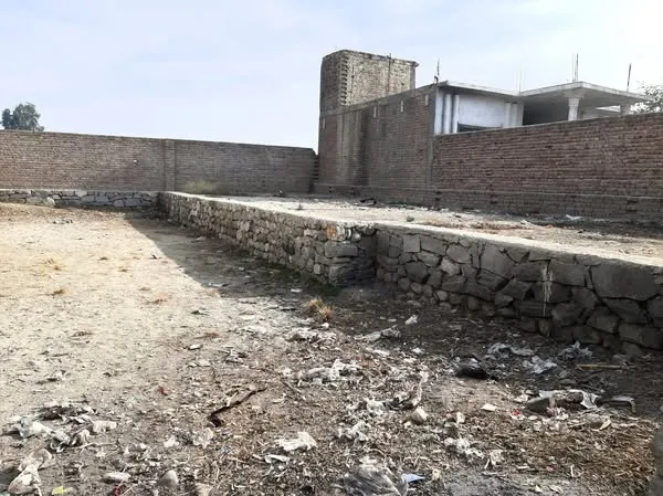 Walled land for sale, 300 m² (3 biswa) (1)