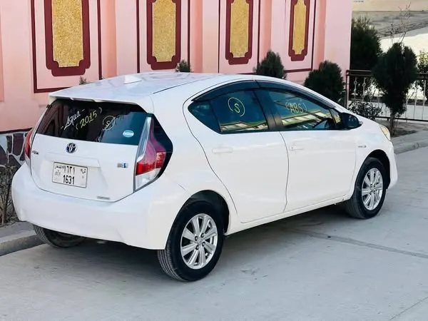 Toyota Aqua Hybrid 2015 (3)