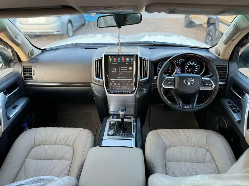 Toyota Land Cruiser V8 2010 (4)
