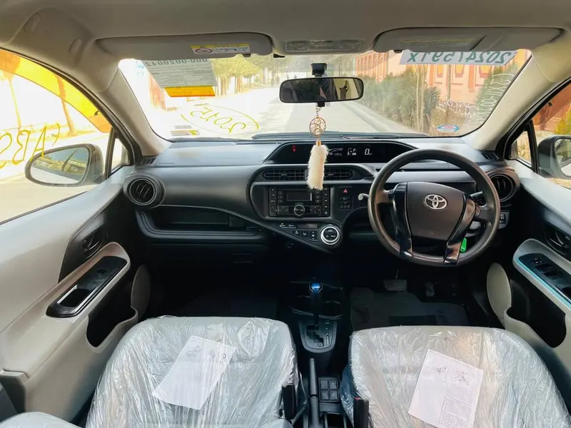 Toyota Aqua Hybrid 2015 (4)